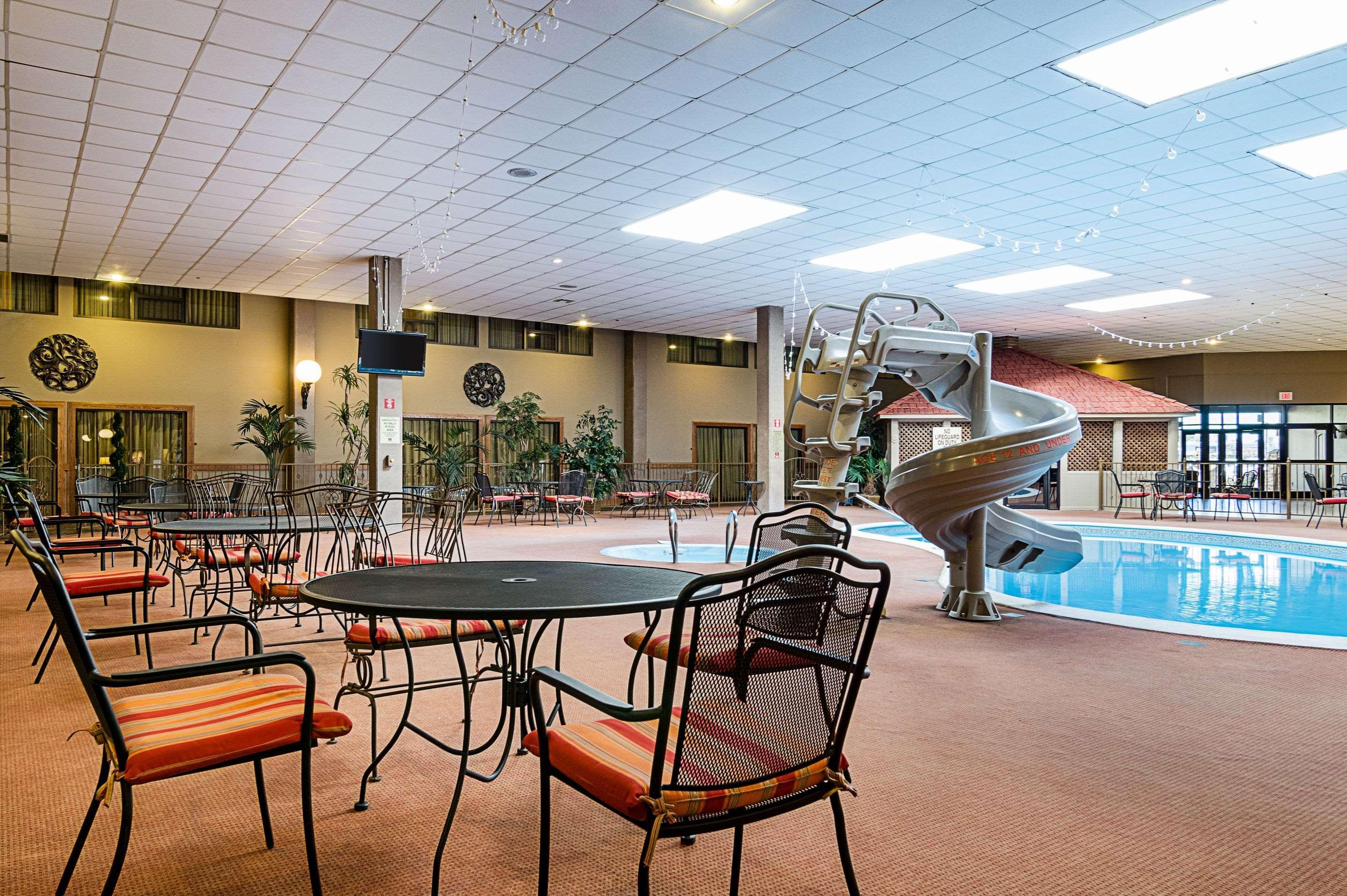Clarion Inn Garden City Exterior photo