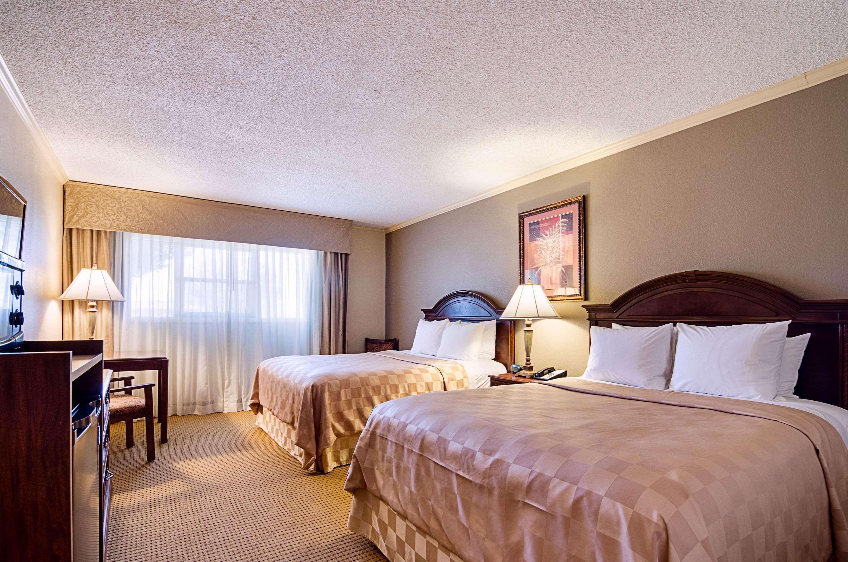 Clarion Inn Garden City Exterior photo
