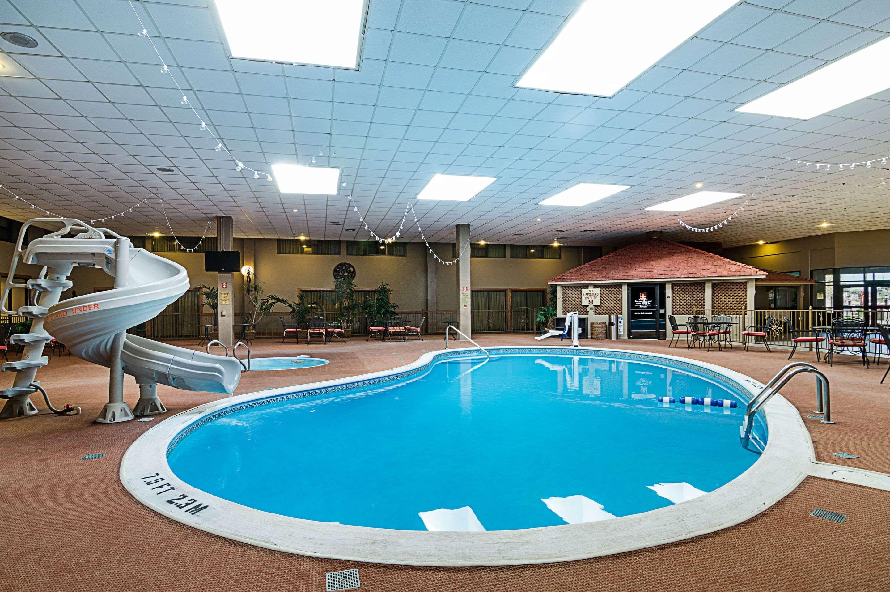 Clarion Inn Garden City Exterior photo