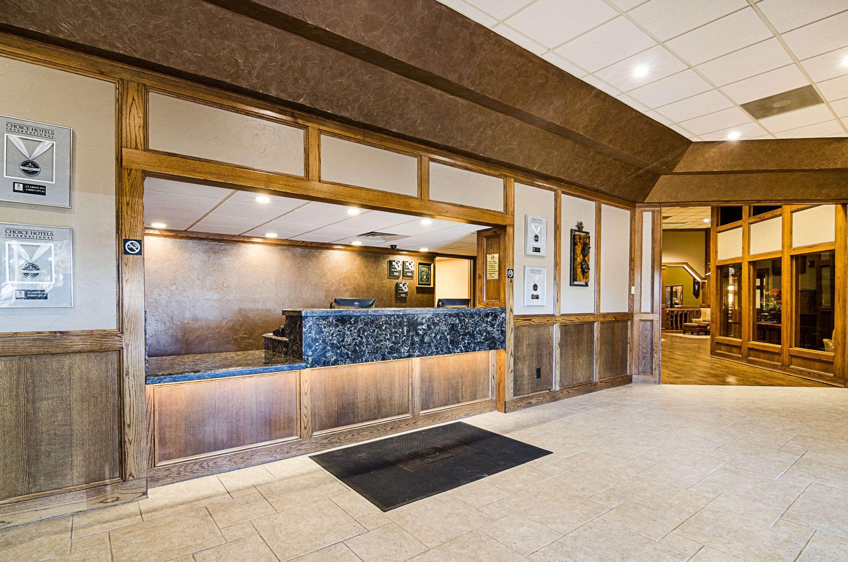 Clarion Inn Garden City Exterior photo