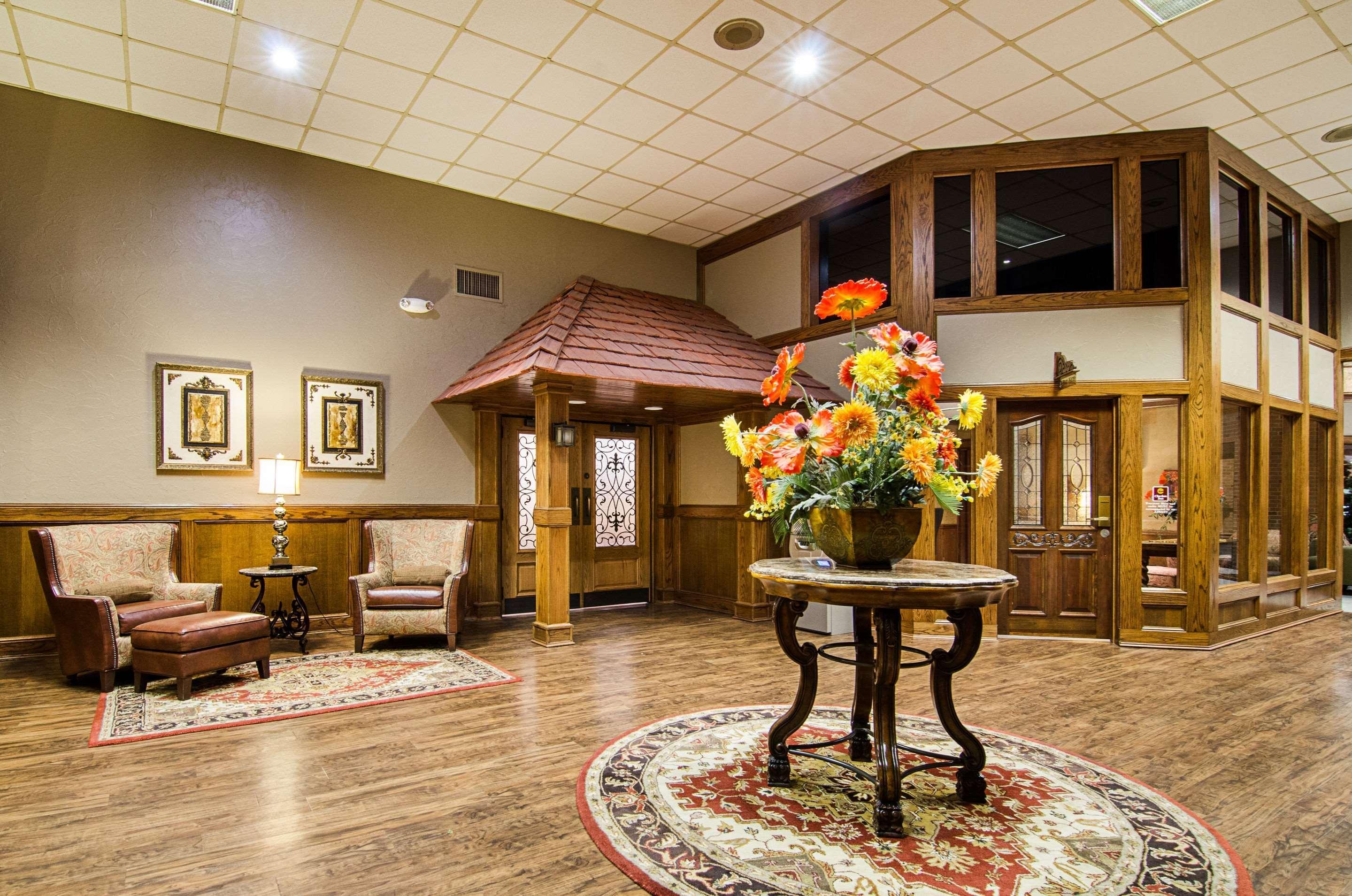 Clarion Inn Garden City Exterior photo