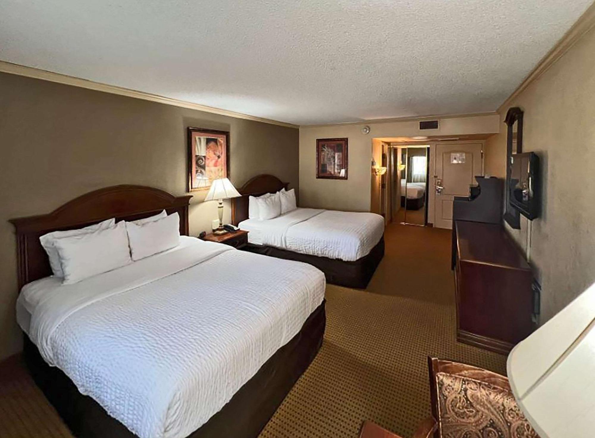 Clarion Inn Garden City Exterior photo